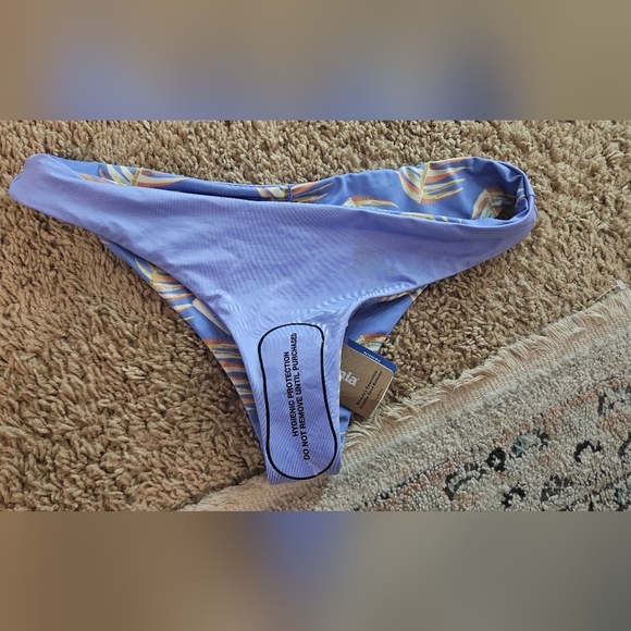 PATAGONIA Women's Sunamee Bikini Bottoms Palm Purple. Reversable. Size M NWT - Picture 9 of 9